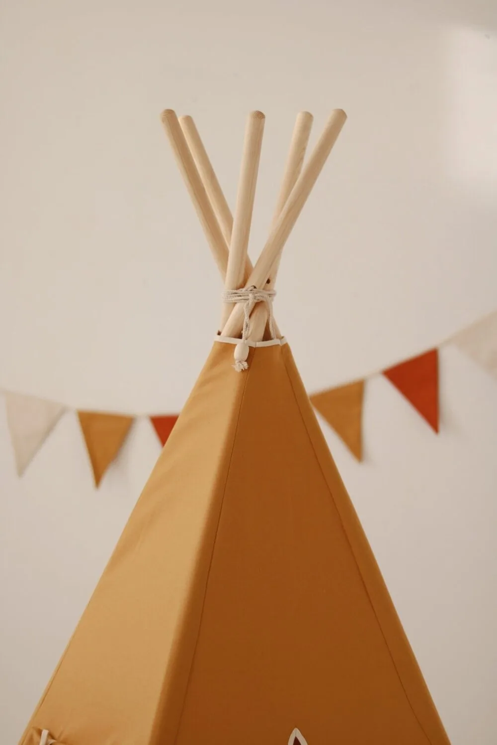 Classic teepee tent with mat