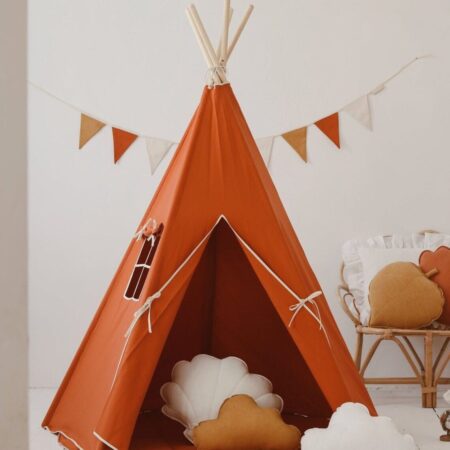 Classic teepee tent with mat