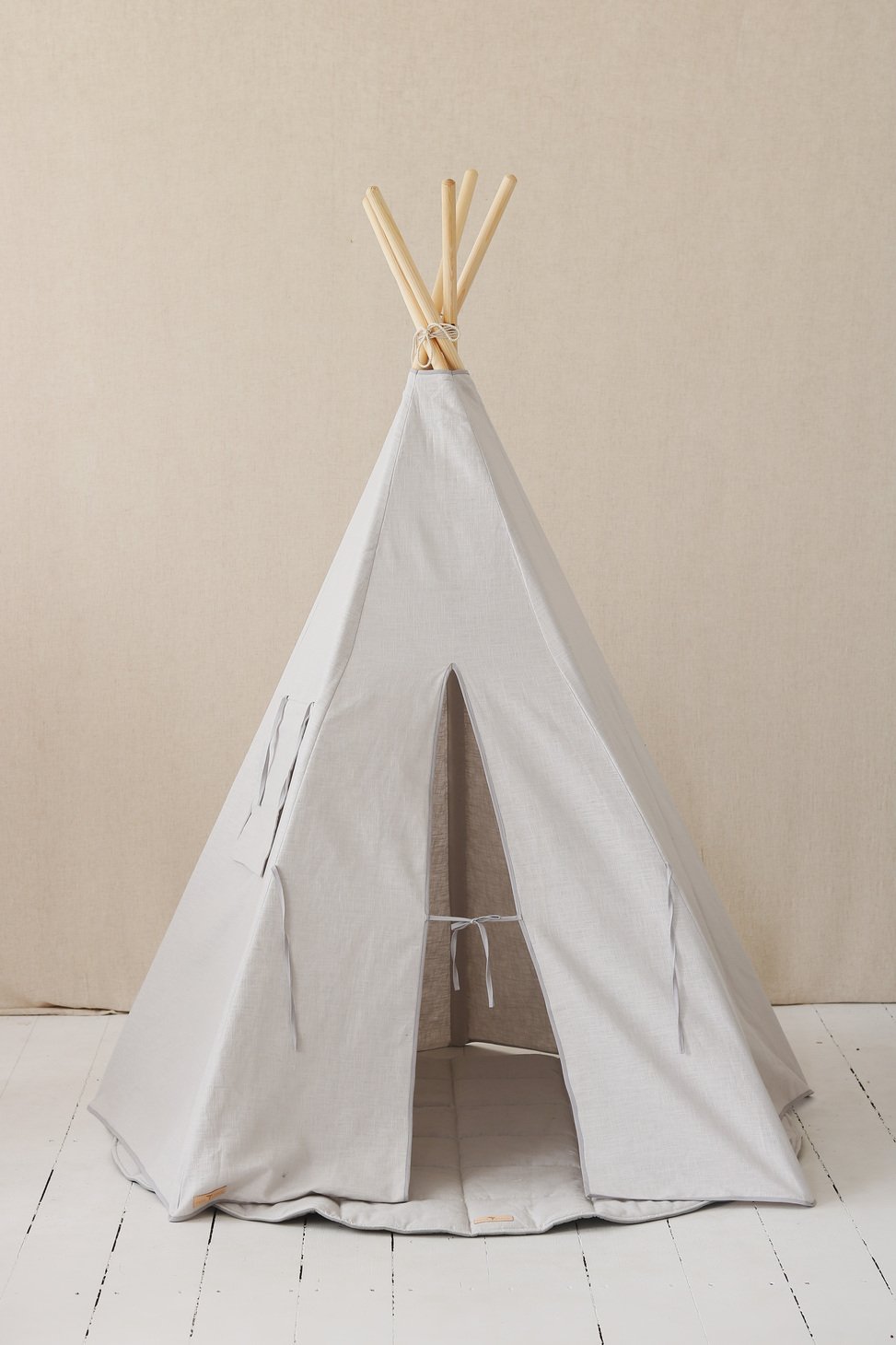 Linen tipi tent with mat