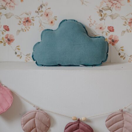 Linane pilvekujuline dekoratiivpadi