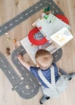 Puinen pysäköintitalo – Small Foot