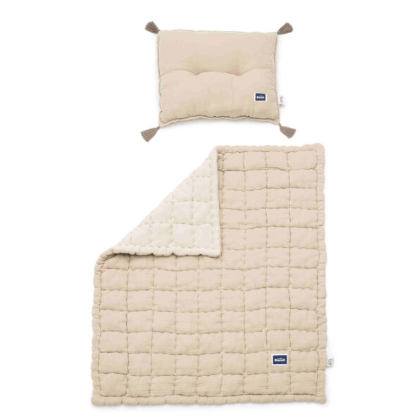 Beautiful baby bedding set made of 100% cotton muslin. <ul> <li>Quilt: 70 x 95 cm  (+/- 5 cm)</li> <li>Pillow: 35 x 45 cm</li> <li>Oeko-Tex certified materials</li> <li>Perfect gift for baby shower</li> </ul> Kidsbloom.ee