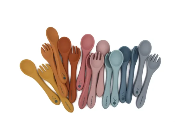 Beautiful and practical silicone spoon and fork set. Mix and match with other The Cotton Cloud products. Kidsbloom.ee