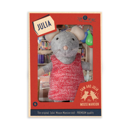 With this cuddly mouse, the stories of the Mouse House come to life! Recreate the adventures from the books with this cute cuddly toy and take her everywhere. Who is Juliet? Julia lives on the sixth floor, center back. She lives there with her mother in a very small room. She has no father, brothers and sisters and no grandparents. Julia is super curious and very stubborn. She doesn't like boring and as soon as she gets bored she goes outside. On adventure. With her boyfriend Sam. Cuddly toy Julia is suitable for all ages and practically indestructible. 12 cm high | CE Mark | Suitable for all ages | Polyester & Cotton | Hand wash, air dry