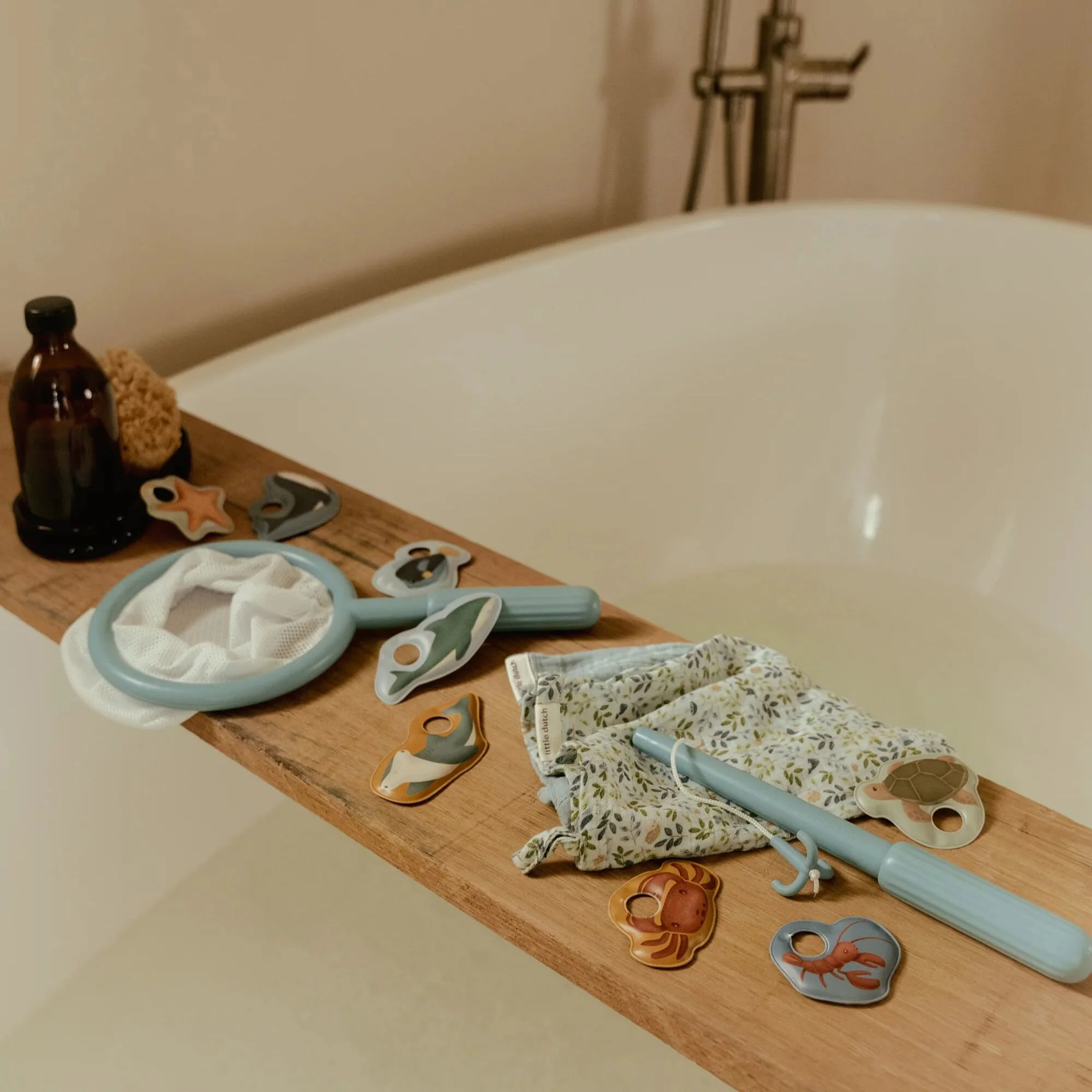 0030957_fishing-game-blue.jpg Little Dutch Bath Fish Game